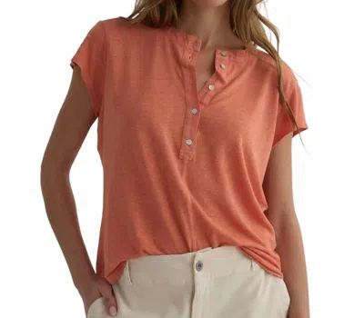 Bella Dahl Short Sleeve Placket Pullover Top In Terracotta Orange