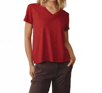 Bella Dahl Side Slit V Neck Tee In Ruby Red