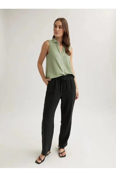 Bella Dahl Smocked Waist Trouser In Vintage Black
