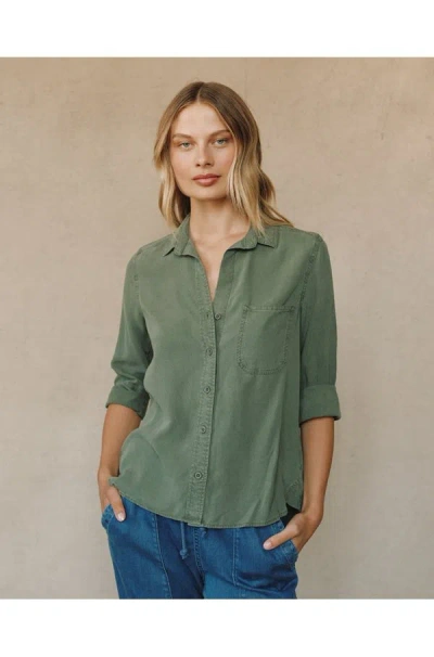 Bella Dahl Split Back Button Down Shirt In Fernwood In Green