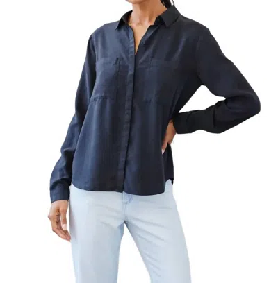 Bella Dahl Two Pocket Classic Button Down Shirt In Black In Blue