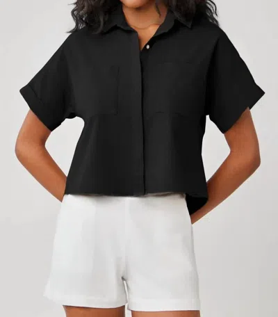 Bella Dahl Two Pocket Short Sleeve Shirt In Black