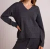 Bella Dahl V-neck Sweater In Charcoal In Pink