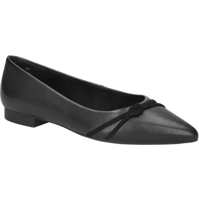 Bella Vita Rhea Womens Solid Faux Leather Flat Shoes In Black Leather