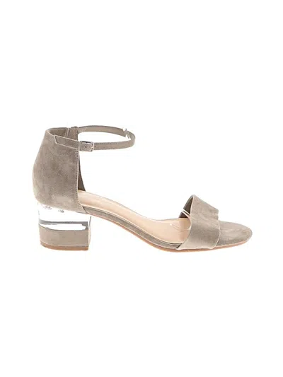 Pre-owned Bella Vita Sandals In Gray