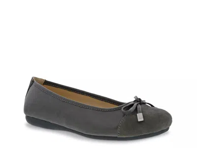 Bellini Wide Width Sloop Ballet Flat In Gray