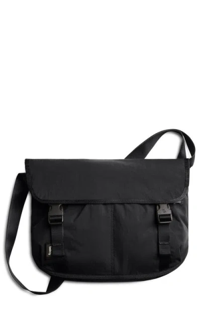 Bellroy Cinch Messenger Bag In Black