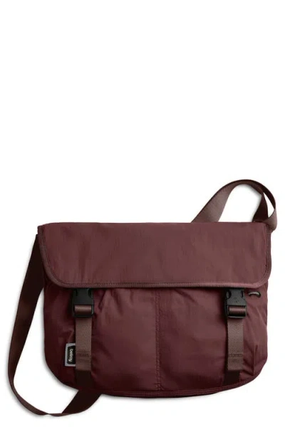 Bellroy Cinch Messenger Bag In Burgundy