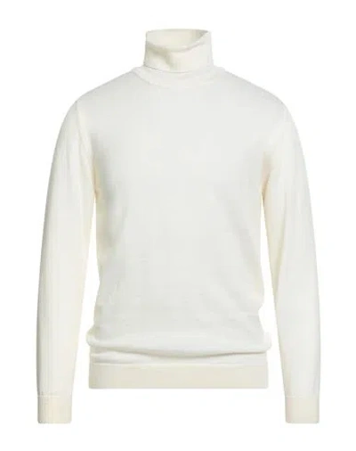 Bellwood Man Turtleneck Cream Size 40 Virgin Wool In White