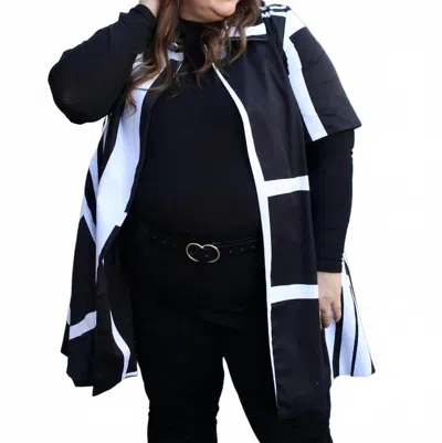 Berek Modern Swing Topper In Black/ White