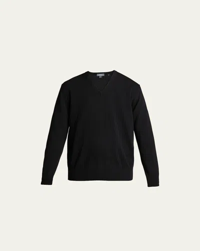 Bergdorf Goodman Men's Classic 12gg Cashmere V-neck Sweater In Black