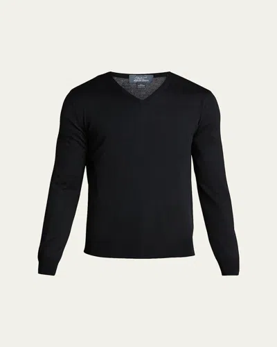 Bergdorf Goodman Men's Solid Cashmere V-neck Sweater In Black