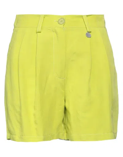 Berna Woman Shorts & Bermuda Shorts Light Green Size 6 Viscose, Linen
