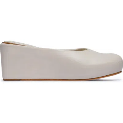 Bernardo 1946 Footwear Vivi Wedge In Neutral