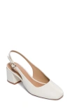 Bernardo Alexia Leather Pump In Neutral