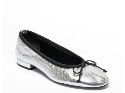 Bernardo Barbara Flat In Silver