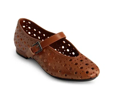 Bernardo Borden Mary Jane Flat In Brown