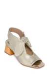 Bernardo Lizzie Sandal In Champagne