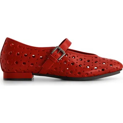 BERNARDO BERNARDO FOOTWEAR BORDEN PERF MARY JANE FLAT