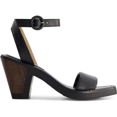Bernardo Footwear Brisi Heeled Sandal In Black