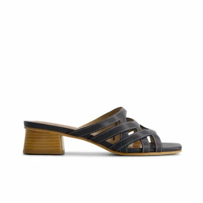 Bernardo Footwear Jacin Low Heel Sandal In Navy