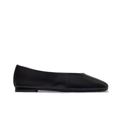 Bernardo Footwear Meredith Ballet Flat In Black