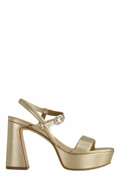 Bernardo Footwear Ventura Platform Sandal
