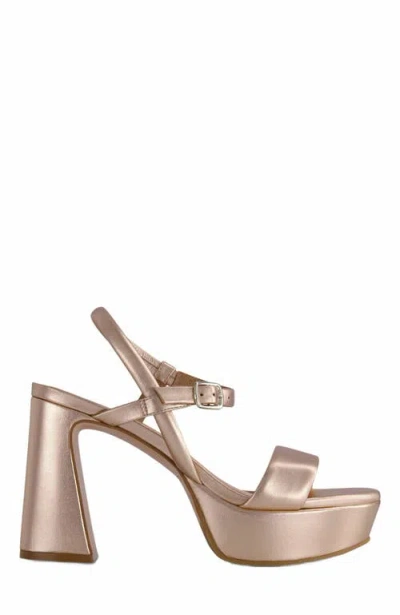 Bernardo Footwear Ventura Platform Sandal In Pink