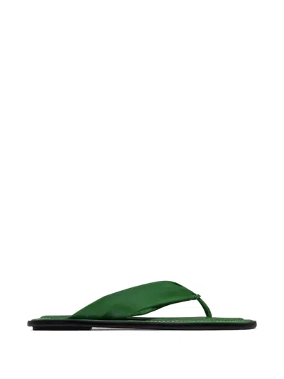 Bernardo Flache Salt Sandalen Mit Zehensteg In Green