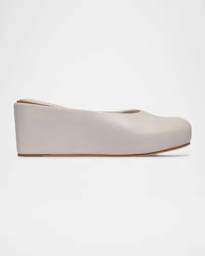 Bernardo Vivi Leather Mule Clogs In White