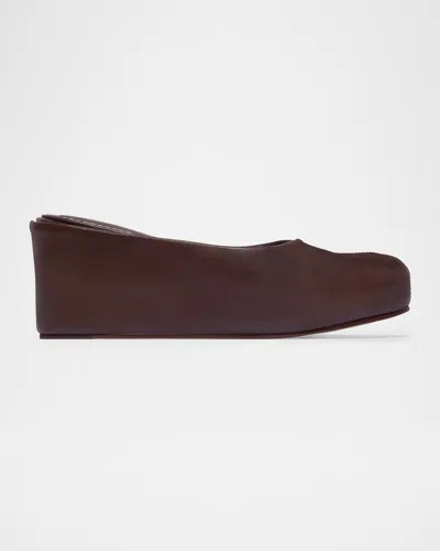 Bernardo Vivi Leather Mule Clogs In Burgundy