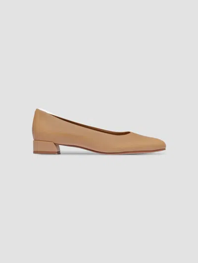 Bernardo Women's Nero Ballet Flats In Dune