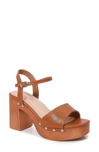 Berness Chelsea Platform Sandal In Brown