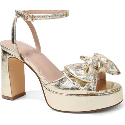 Berness Delaney Block Heel Sandal In Gold