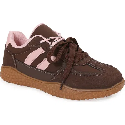 Berness Double Lace Sneaker In Brown