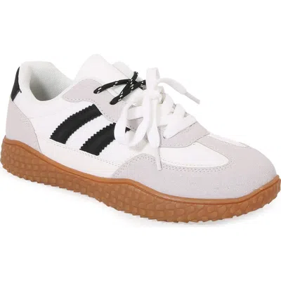 Berness Double Lace Sneaker In Multi
