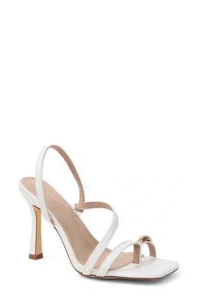 Berness Hildegarde Toe Loop Sandal In White