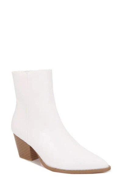 Berness Tallulah Boot In White