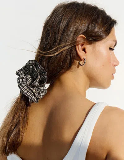 Bershka 2-pack Of Swiss Embroidery Scrunchies In Black