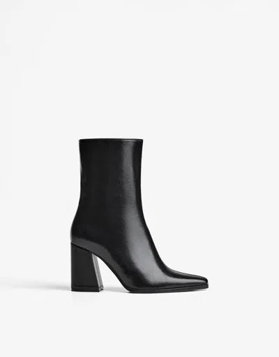 Bershka Block Heel Ankle Boot In Black