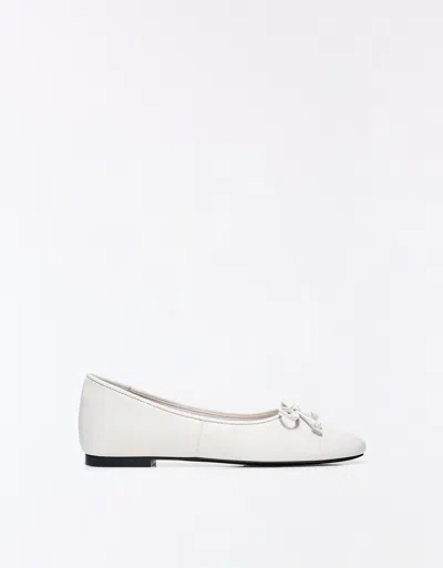 Bershka Bow Ballet Flat In White