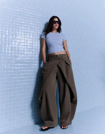 Bershka Pleated Trousers With Double Button In Black