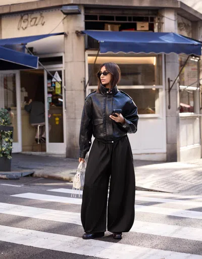 Bershka Poplin Bloomer Trousers In Black