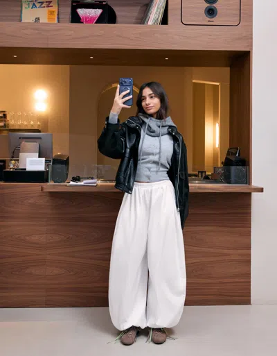 Bershka Poplin Bloomer Trousers In White