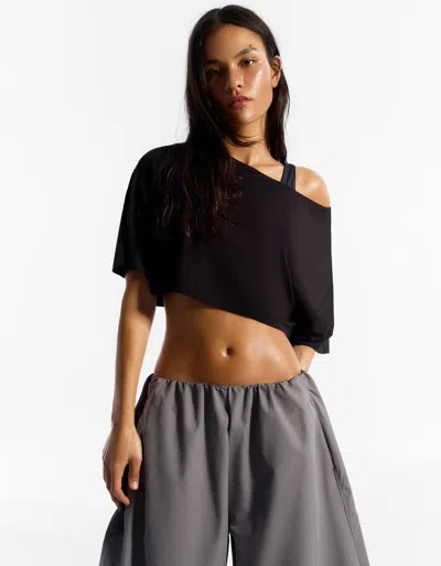 Bershka Short Sleeve Asymmetric T-shirt In Black