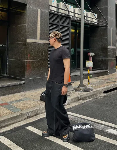 Bershka Super Baggy Jeans In Black