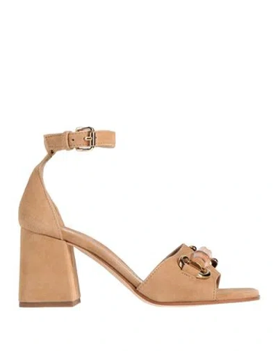 Bervicato Woman Sandals Beige Size 6 Leather