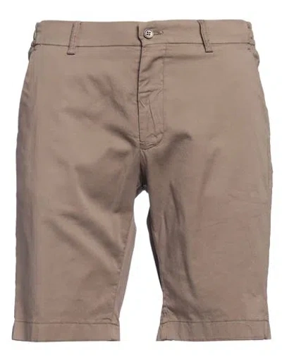 Berwich Man Shorts & Bermuda Shorts Light Brown Size 42 Cotton, Silk, Elastane In Beige