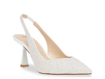 Betsey Johnson Clark Pump In White