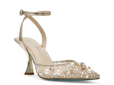 Betsey Johnson Livv Pump In Gold Metallic